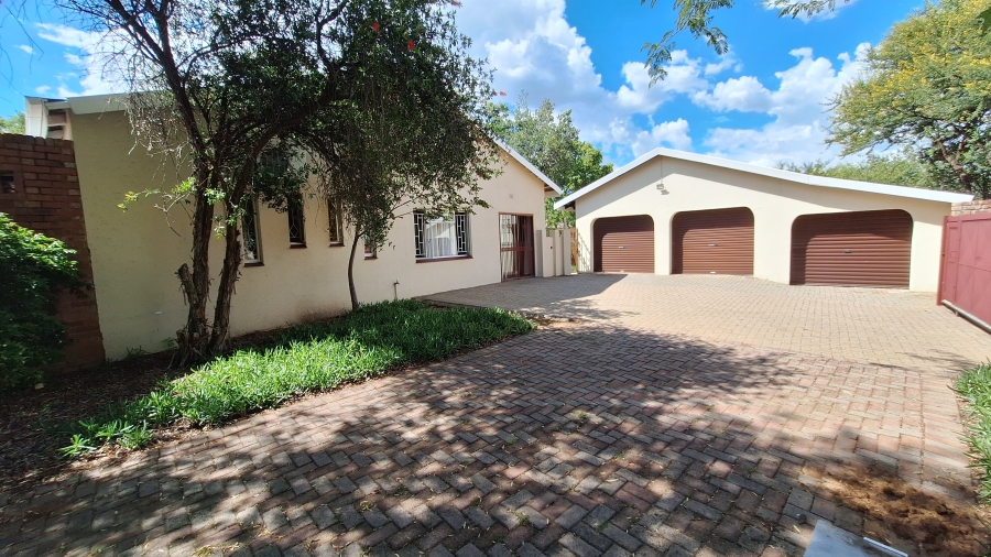 5 Bedroom Property for Sale in Riebeeckstad Free State